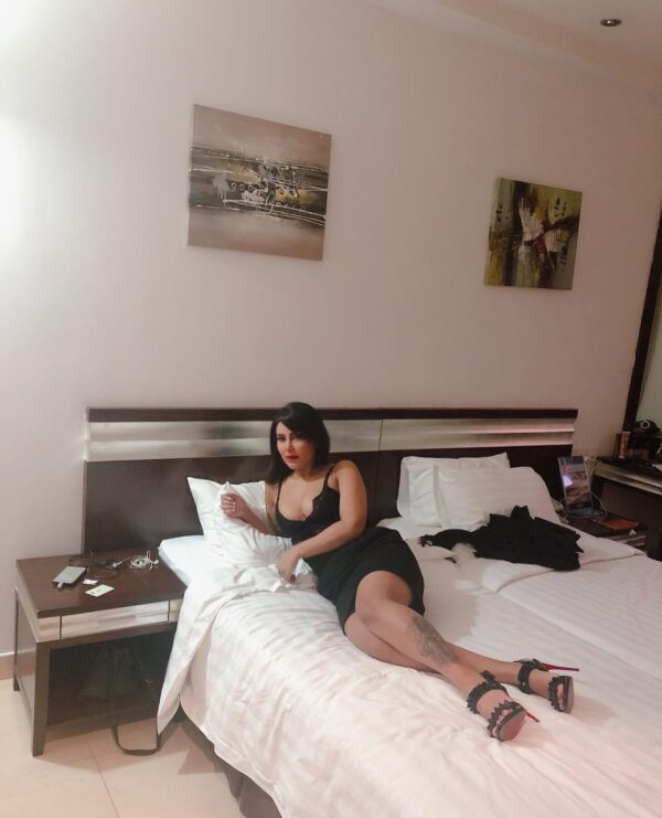 Irani VIP Irani New Lady - Image 2