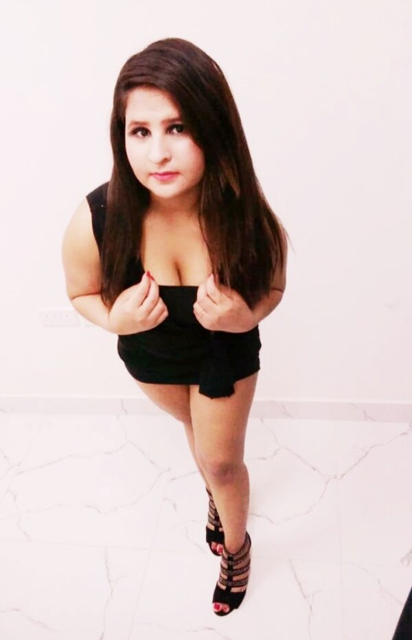 Zainy Teenage Escort - Image 4