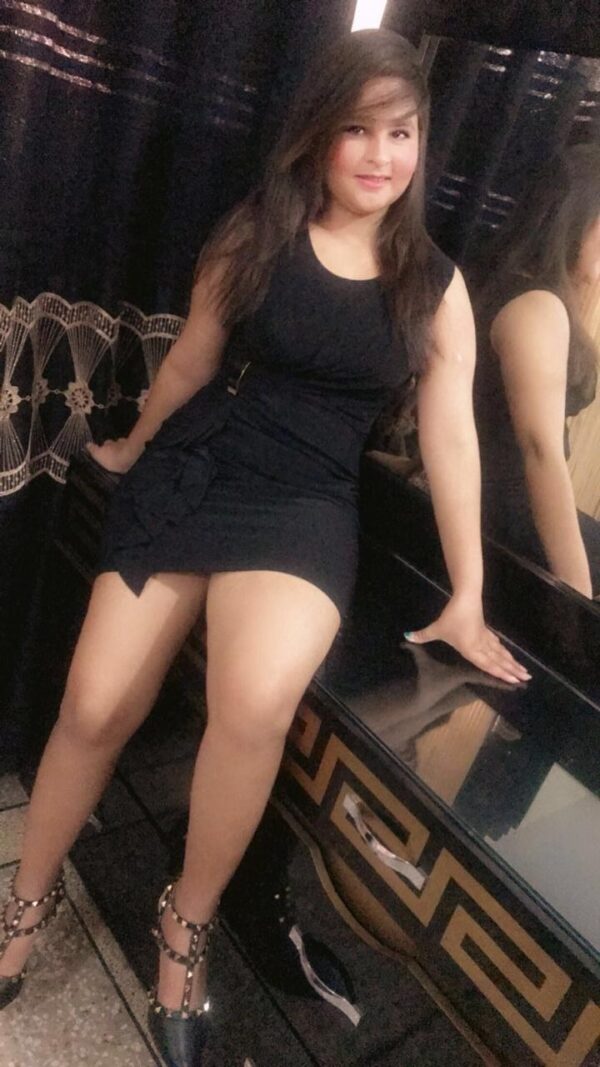 Zainy Teenage Escort - Image 2