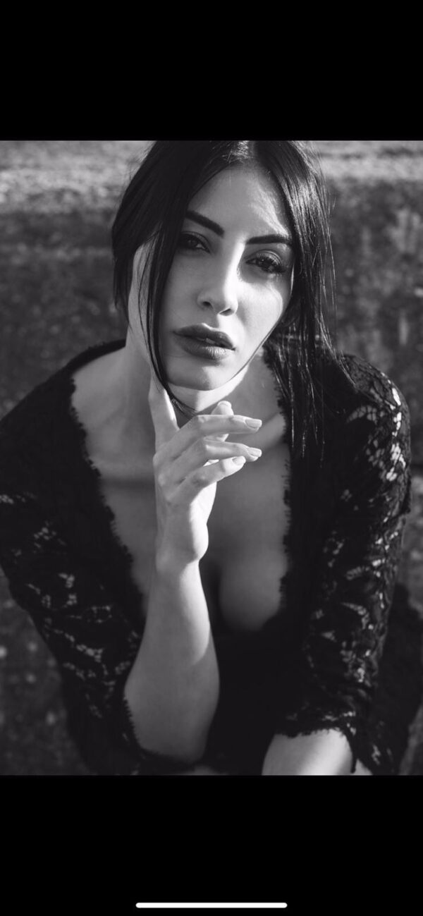 Lola Italian Model - Image 5