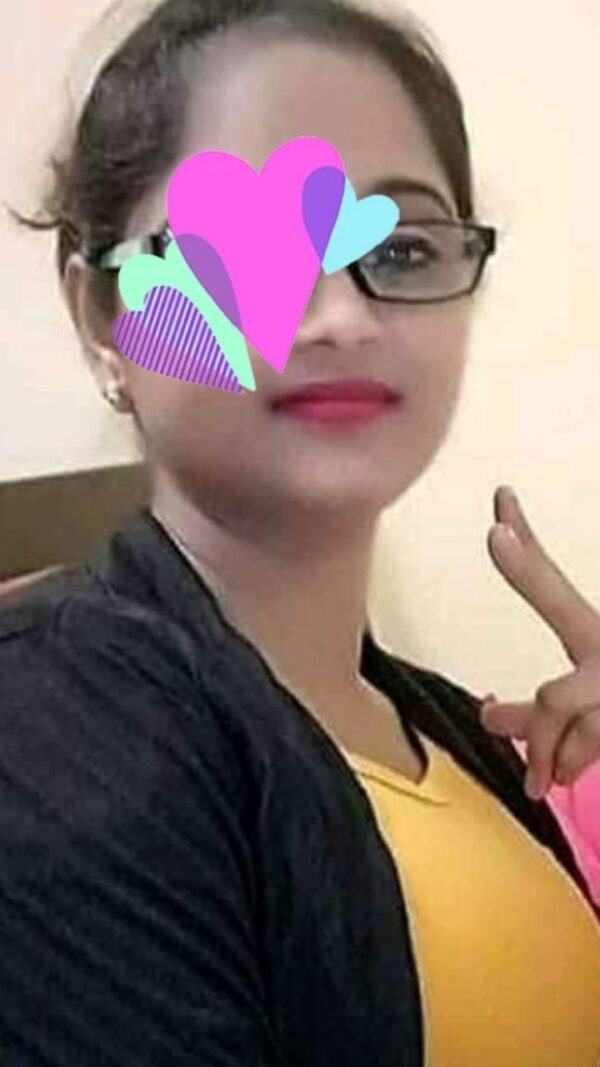 Indian Tamil Goahot Girls 79181170 - Image 3