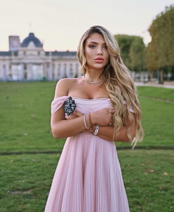 Beautiful Kira - Image 2