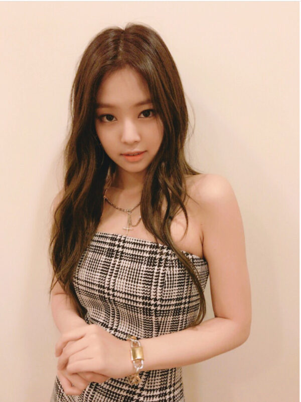 Jennie - Image 4