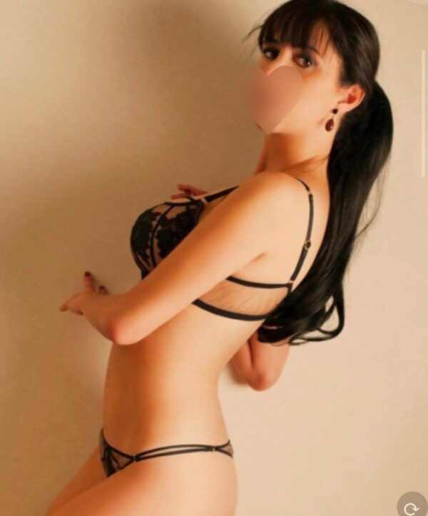 Zinab From Iran 19 Aged - Image 3