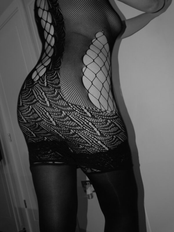 Horny Mature British Female Escort - Image 4
