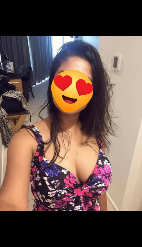 KERALA TAMIL GIRLE 78159874 - Image 4