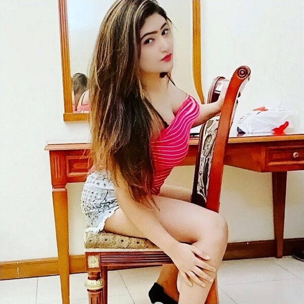 Curvy Model Mahi - Image 2