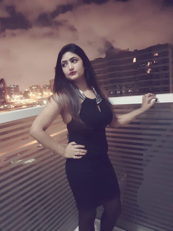 Curvy Model Mahi - Image 5