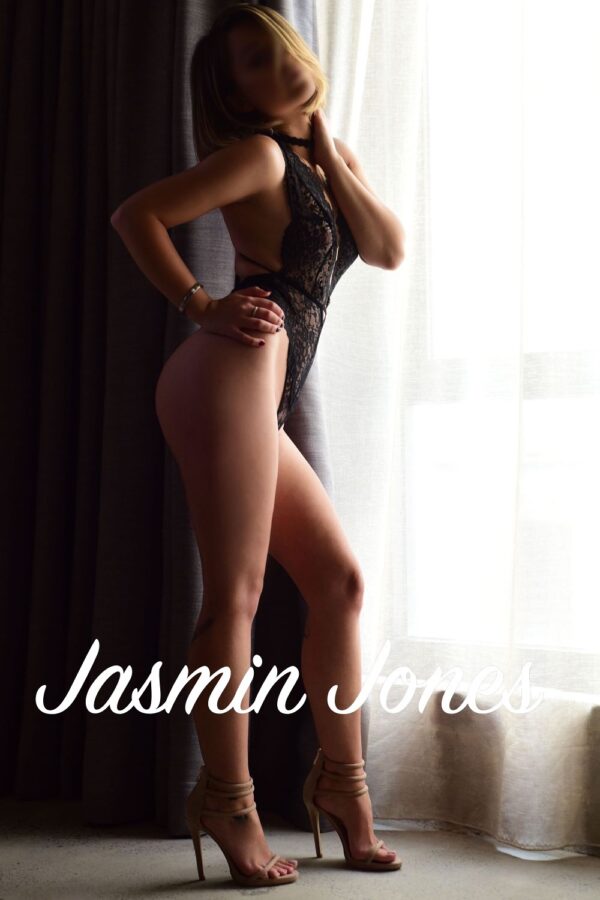 THE ULTIMATE GIRLFRIEND EXPERIENCE