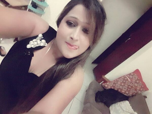 Shenaz busty Indian escort - Image 4