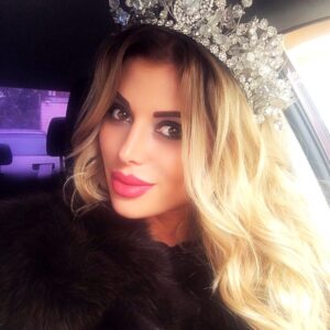 ROXANA BEAUTY QUEEN