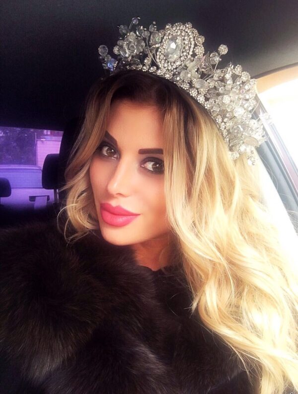 ROXANA BEAUTY QUEEN