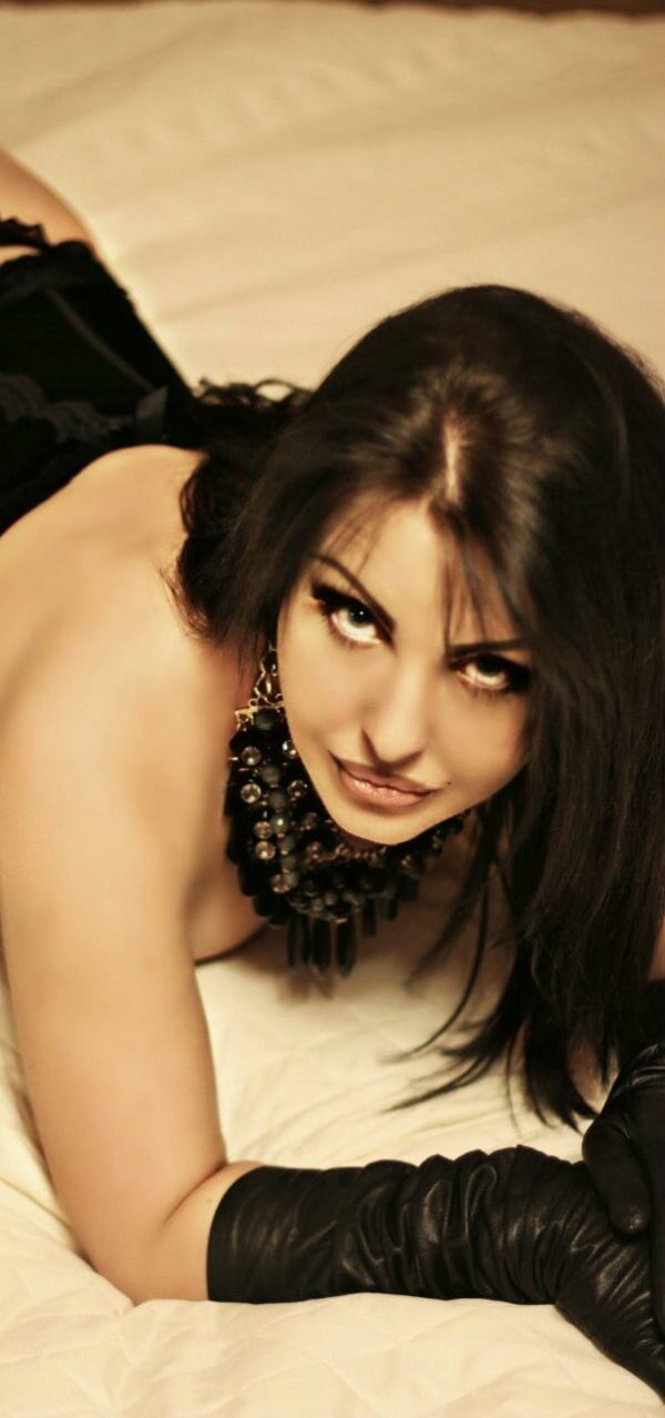Uma-Busty - Image 5