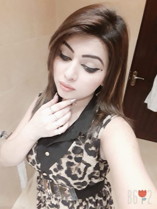 Sexy Versha Gupta 0523293897 - Image 2