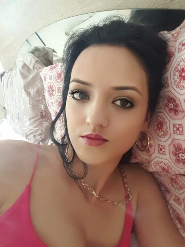 Julia Hot - Image 4