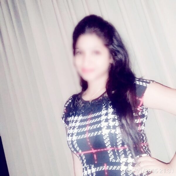 STUNNING MUMBAI AIRHOSTESS DIYA - Image 3