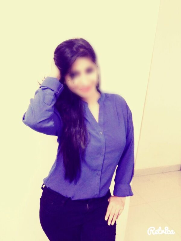STUNNING MUMBAI AIRHOSTESS DIYA - Image 2