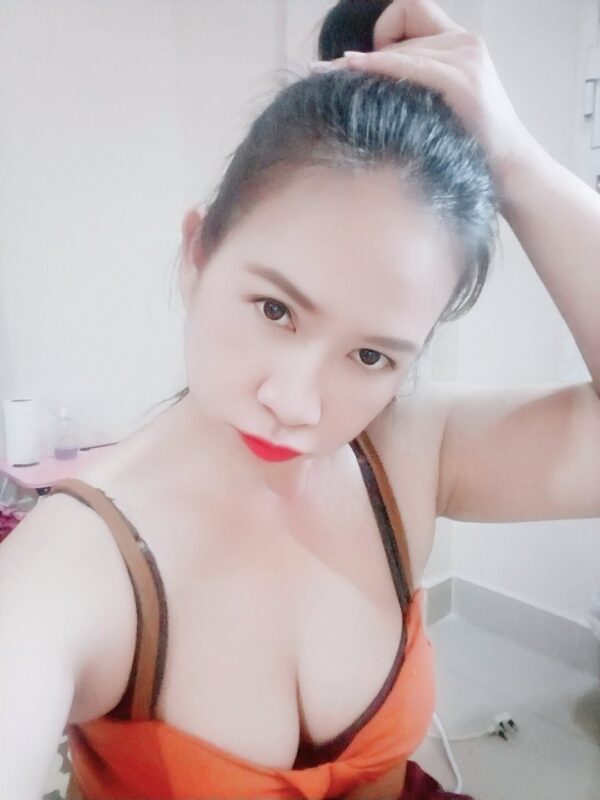 Issy – Thai masseuse in London - Image 2
