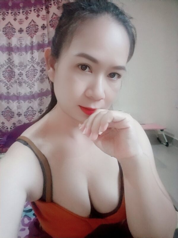 Issy – Thai masseuse in London - Image 3