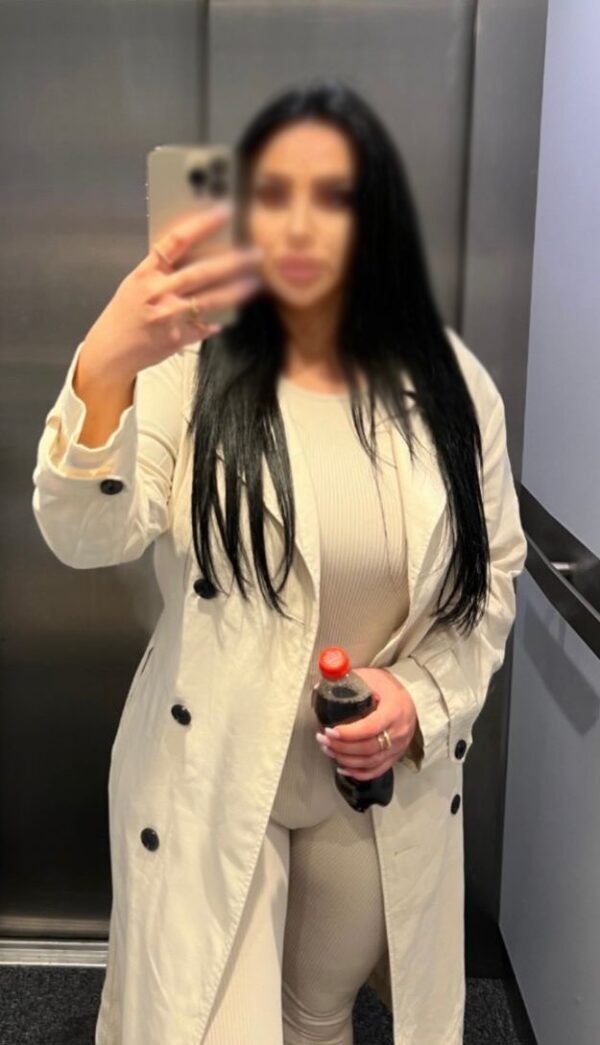 Ivy – Romanian escort in London - Image 4