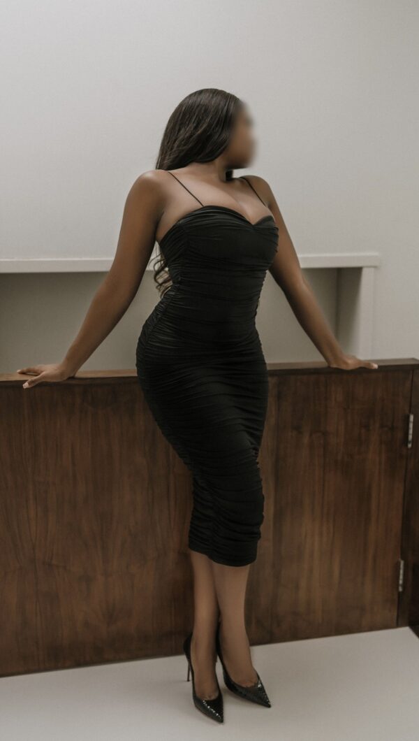 Leonie – British escort in London - Image 5