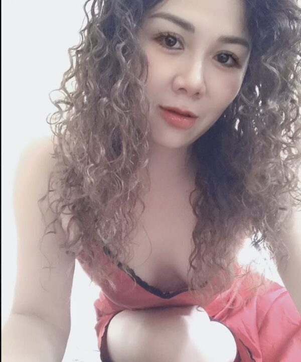 Lina – Vietnamese girl Geneva