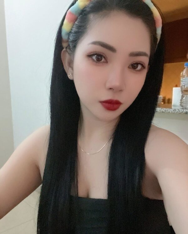 Vyvy – Indonesian girl Khobar