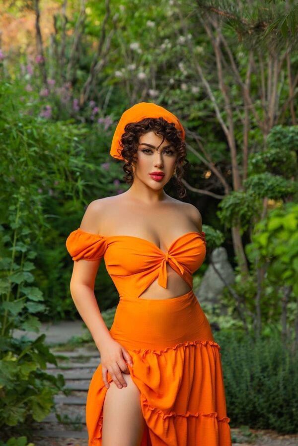 Lola   Uzbekistani  -  in Beirut - Image 5