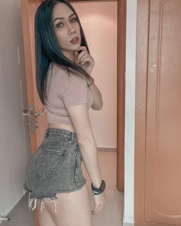 Lucy Chertem – Thai Transsexual  -  in Doha - Image 3