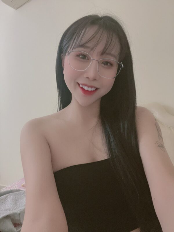 Lucy Small Girl – Vietnamese escort in Muscat - Image 3