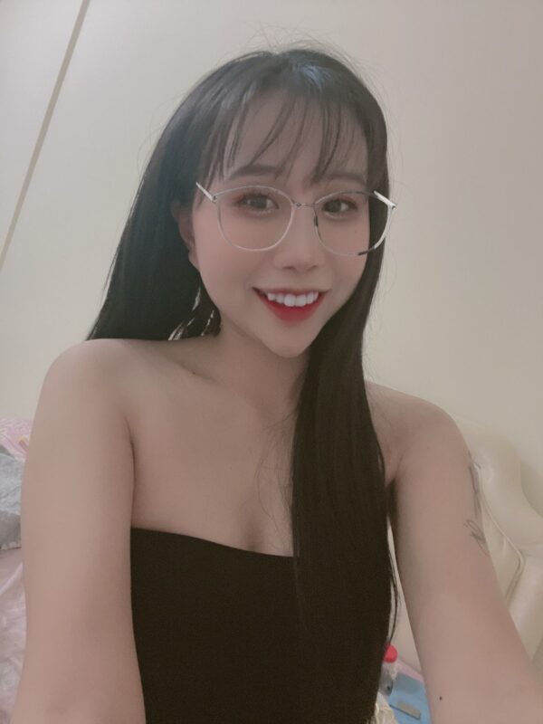 Lucy Small Girl – Vietnamese escort in Muscat - Image 5
