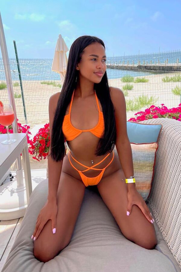 Melissa – Ukrainian escort in London