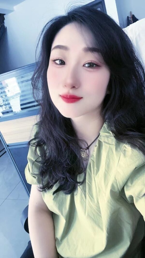 Na Na – Vietnamese girl Khobar - Image 2