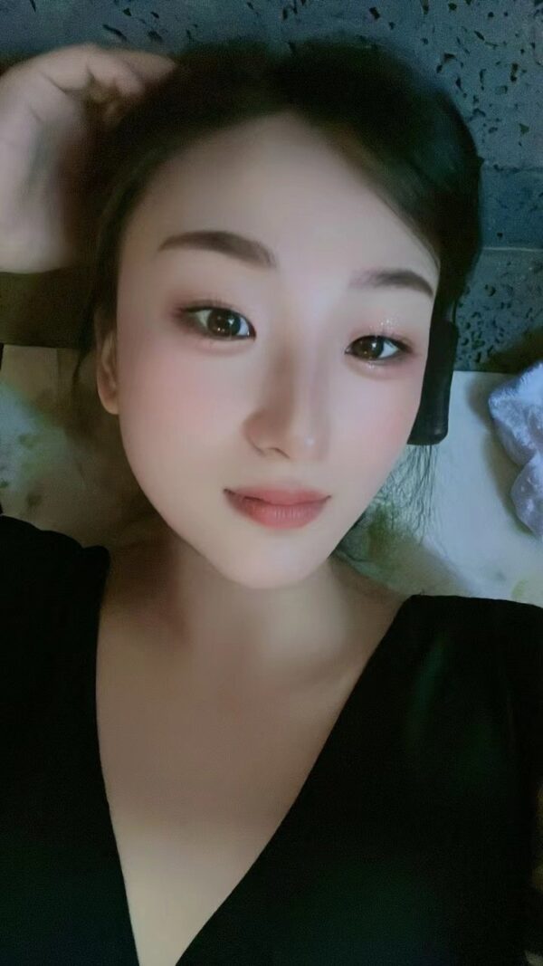 Na Na – Vietnamese girl Khobar - Image 5