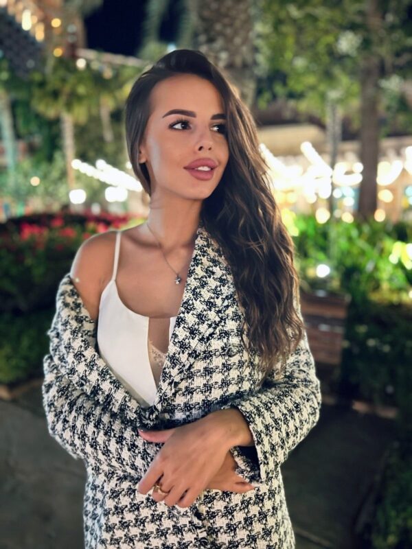Olivia – Ukrainian escort in London - Image 7