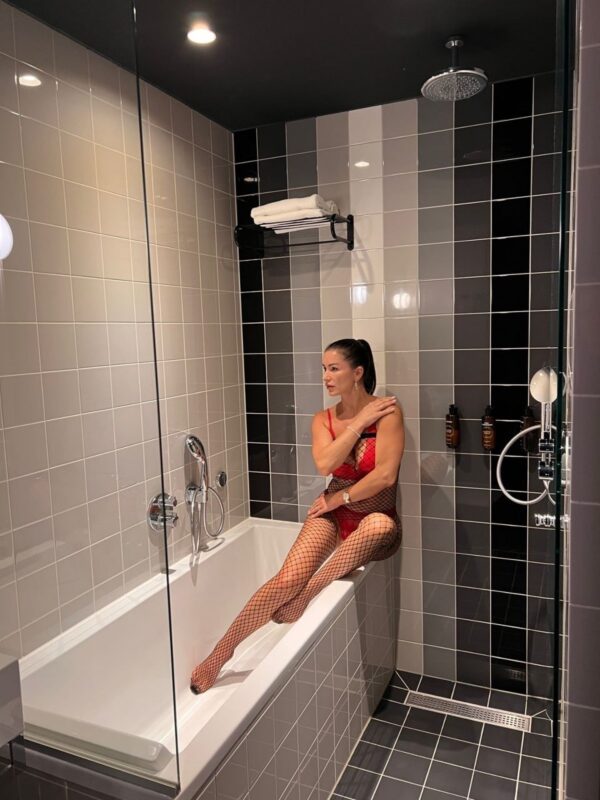 Paula – American escort in London - Image 4