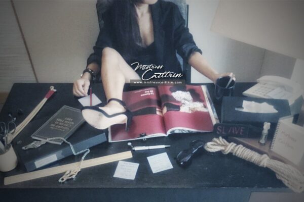 Petite Dominatrix Caittrin Lee Singaporean dominatrix - Image 10