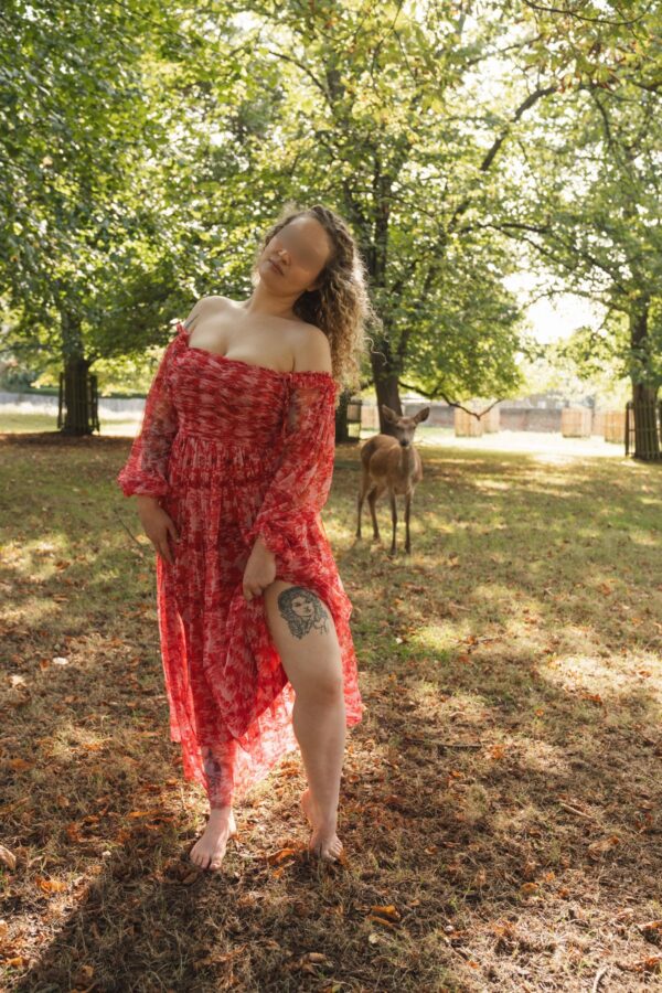 Phoebe Huxley - English Curvy Escort – British escort in London - Image 30