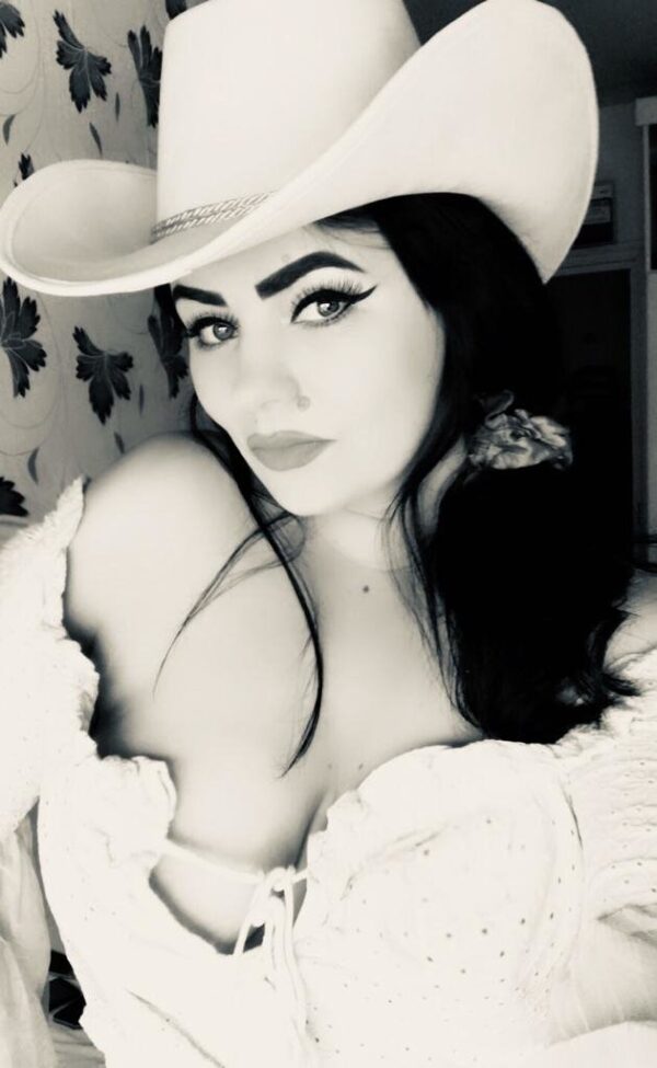 REAL PICS-In or out-gfe or Pse-videochat – Greek escort in London - Image 17