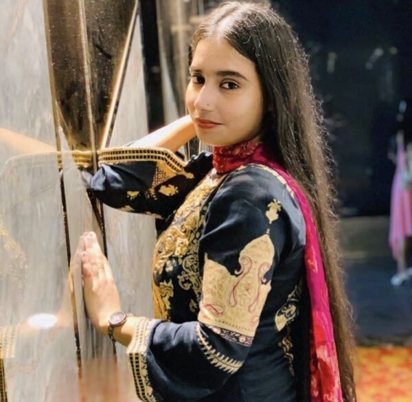 Hena here for you – Indian escort in Mumbai