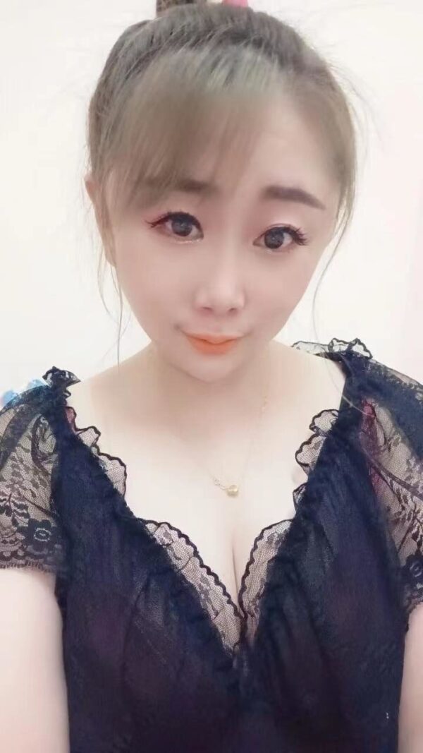 Rose Sexy Girl – North Korean escort in Muscat - Image 5