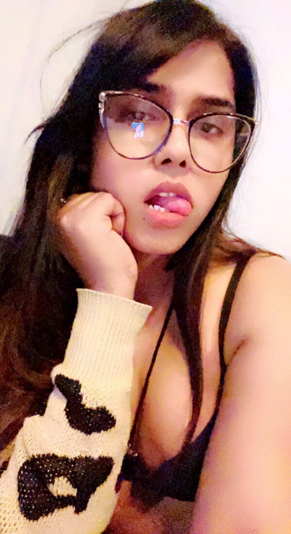 Saina for Webcam Enjoyment – Indian escort in Mumbai - Image 16