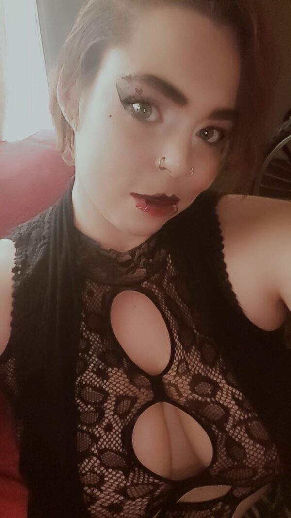 Sarah – Canadian escort in Edmonton - Image 2
