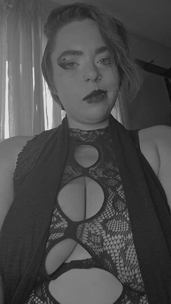 Sarah – Canadian escort in Edmonton - Image 3