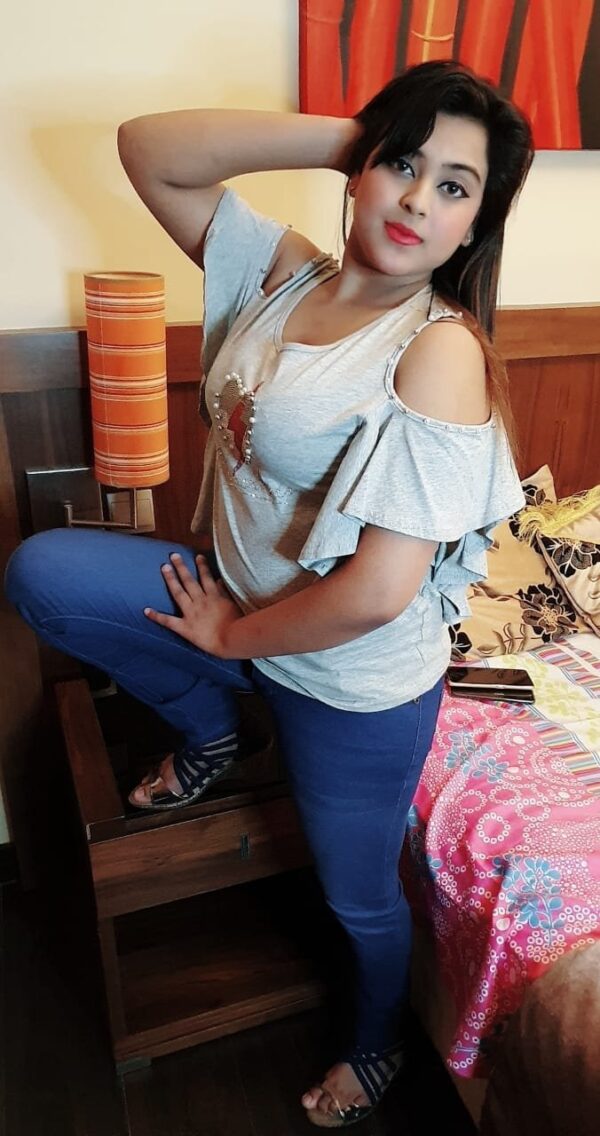 Shivani Indian Milf – Indian  -  in Al Ain - Image 2