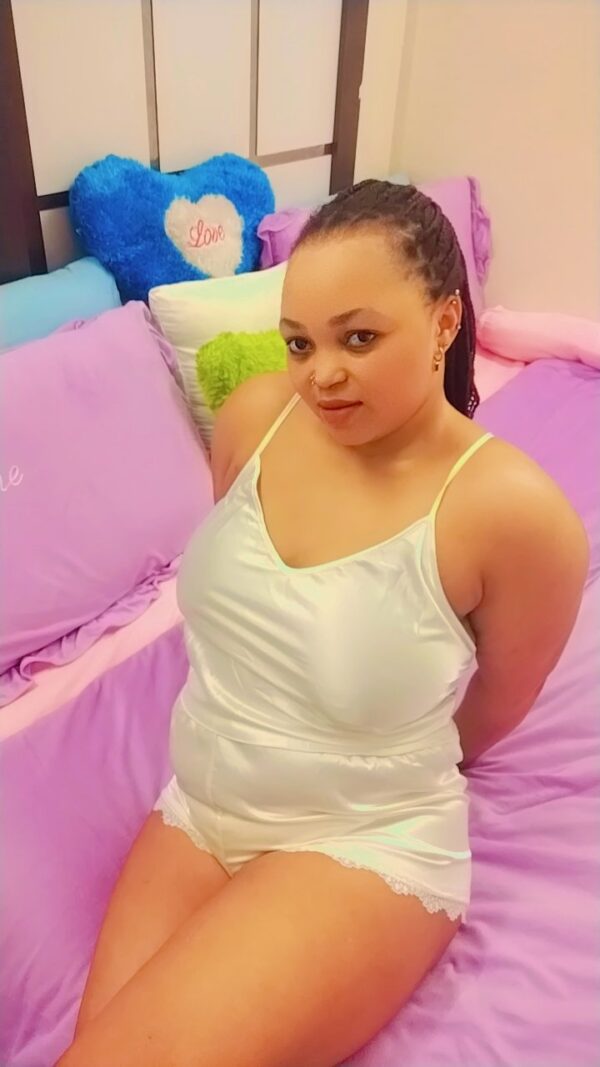 Tania – South African girl Jeddah - Image 2