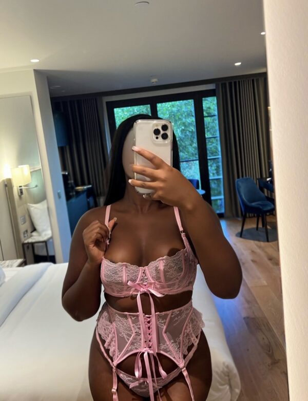 Tantalizing Escape With Amelia – British escort in London - Image 4