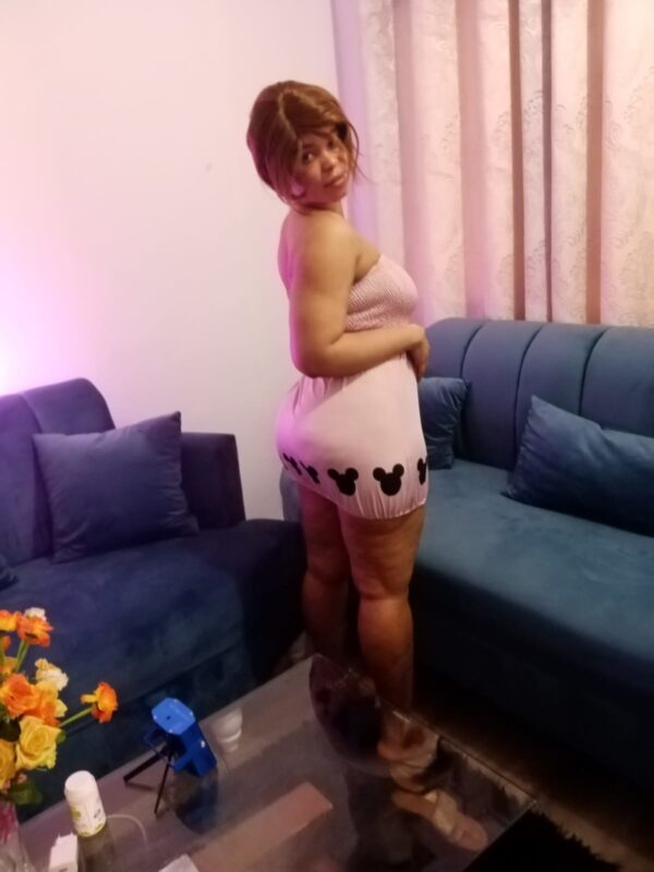 Tracy – South African girl Kuwait - Image 6