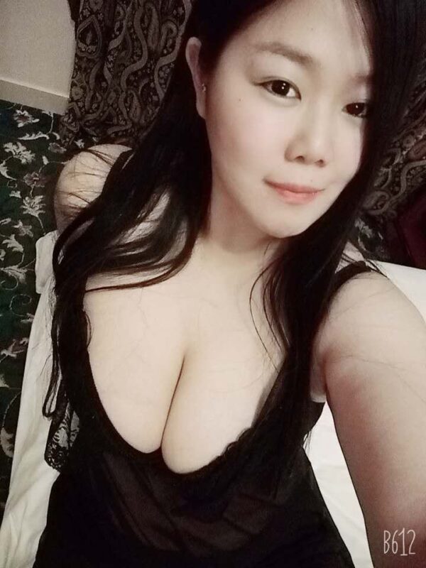 ella T – Singaporean girl Khobar - Image 2