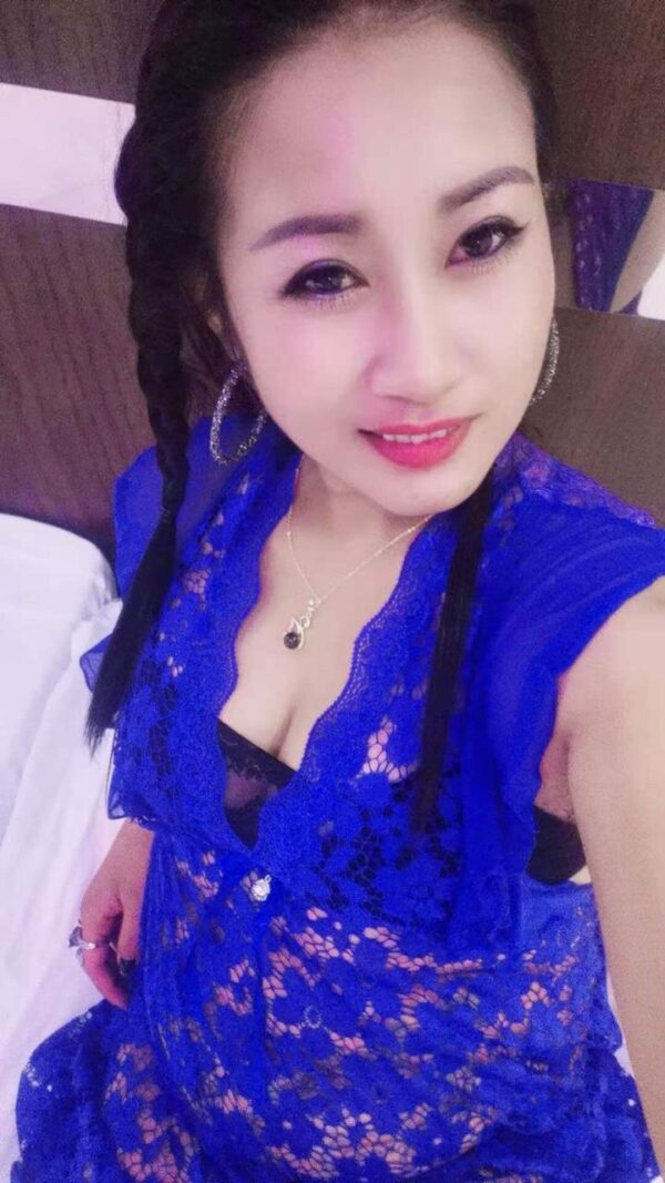 Yiyi – Canadian girl Jeddah